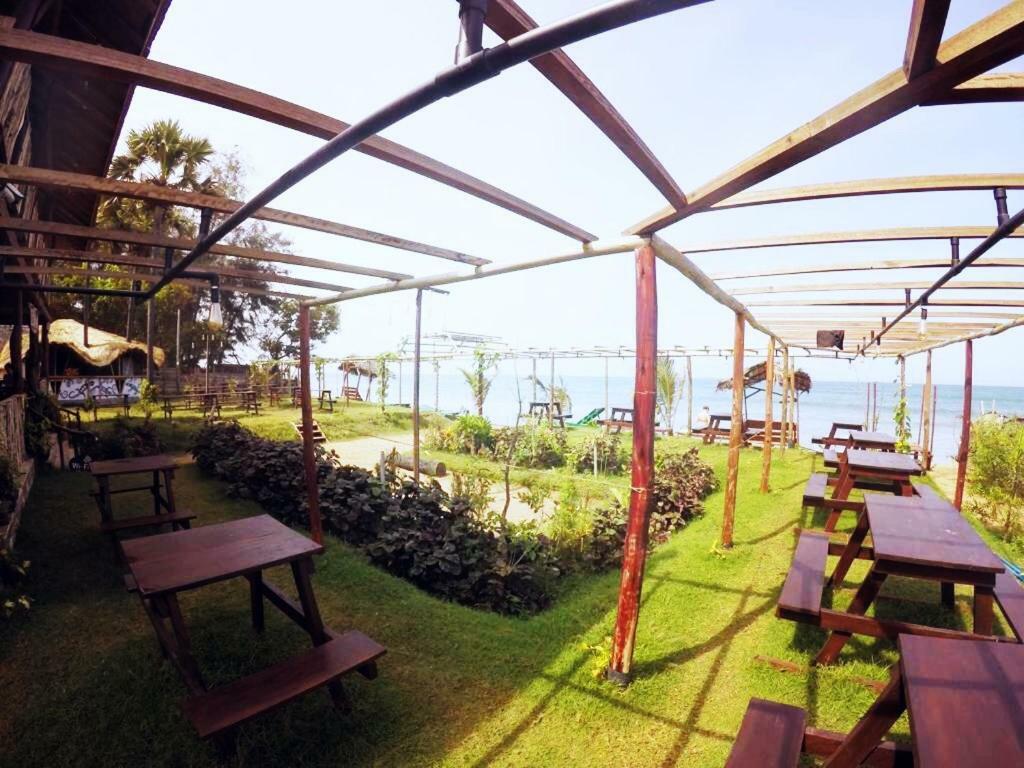 Guitar Bay Hotel Аругам Бей Екстериор снимка